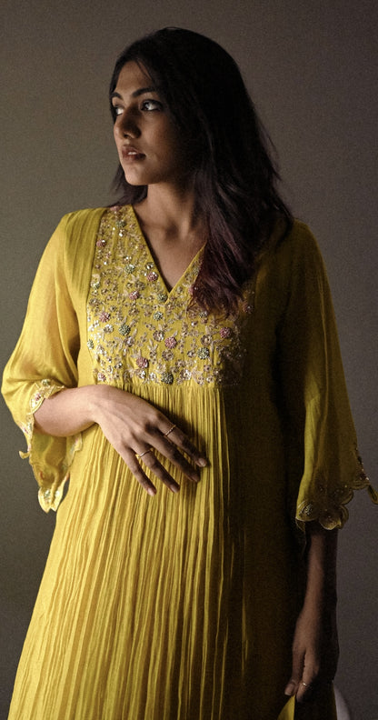 Yellow Scalloped Sleecs Kurta Set - Zuleiha