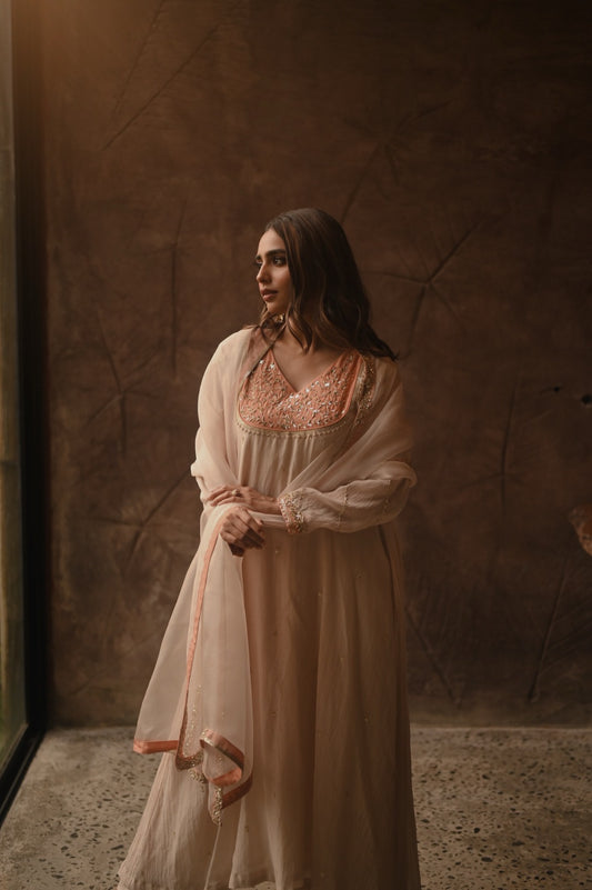 Roohi peach and Ivory Set - Zuleiha