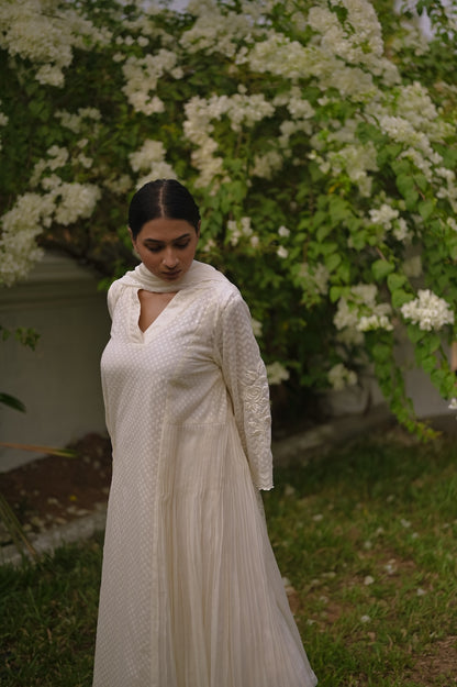 Ivory Self Chanderi  Kurta Set - Zuleiha