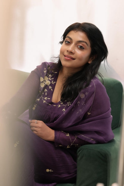 Shruthi Ramachandran in Zuleiha purple Chanderi handworked Kurti set