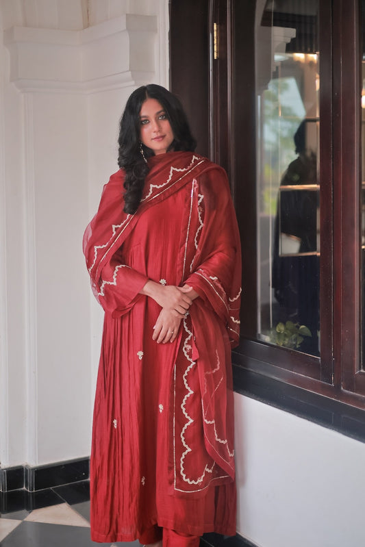 Lal Kurti Set - Zuleiha