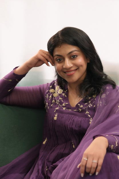 Shruthi Ramachandran in Zuleiha purple Chanderi handworked Kurti set